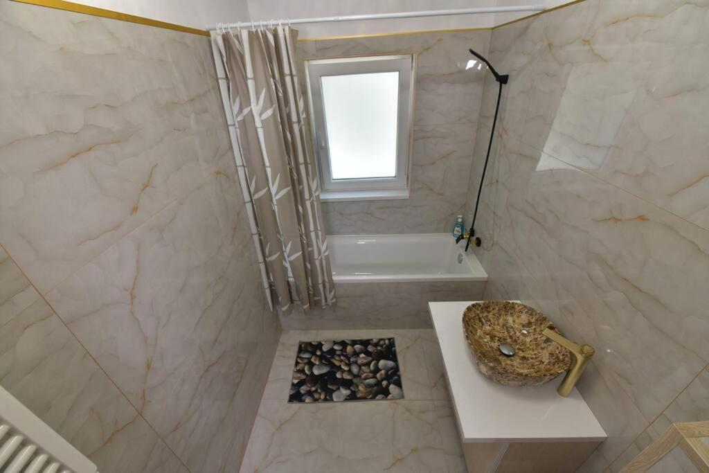 Luxury Studio / Ghencea Apartment Bucharest Luaran gambar